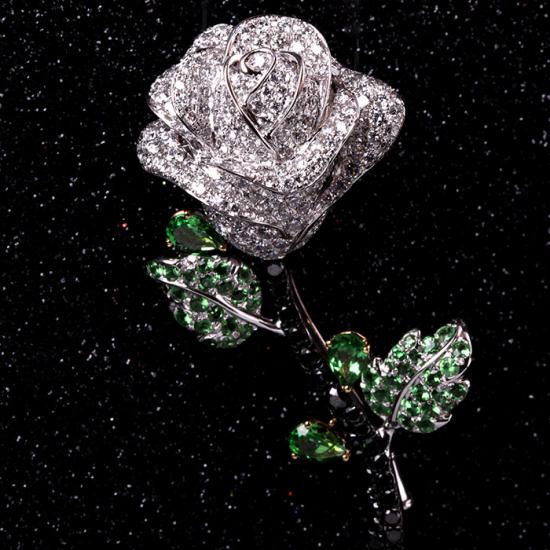 【朱迪斯的玫瑰】18K沙弗来钻石衫针